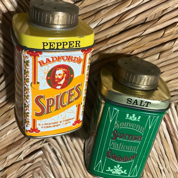 Vintage Radfords Set Salt Pepper Spices Tin Shakers - Picture 5 of 6